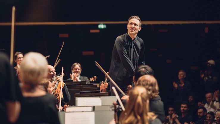 balstrode75's tweet photo. Une bonne nouvelle pour les Parisiens :
Roberto González-Monjas est nommé premier chef invité de l’Orchestre de Paris. Son mandat débutera lors de la saison 2027/2028 pour une durée initiale de quatre ans.
@philharmonie @OrchestreParis @Rgonzalezmonjas https://t.co/Rxn7pqIUNa