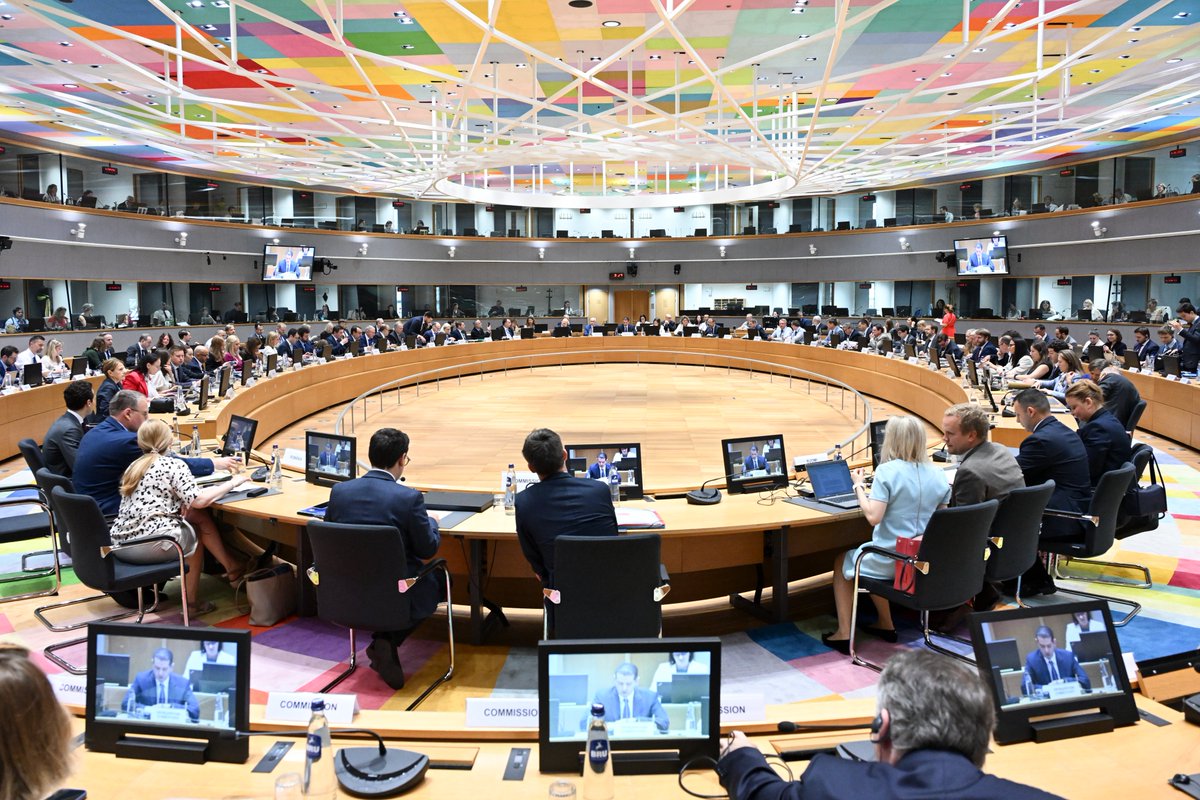 MinisterEZK's tweet photo. Startups en scale-ups kunnen door Europese regels de kwalificatie Onderneming in Moeilijkheden (OiM) krijgen. Dat pakt zeer nadelig uit, omdat deze veelbelovende bedrijven daardoor geen subsidies, garanties of leningen kunnen krijgen. Dit belemmert startups en scale-ups. 

(1/2) https://t.co/PBhjRvfcKI