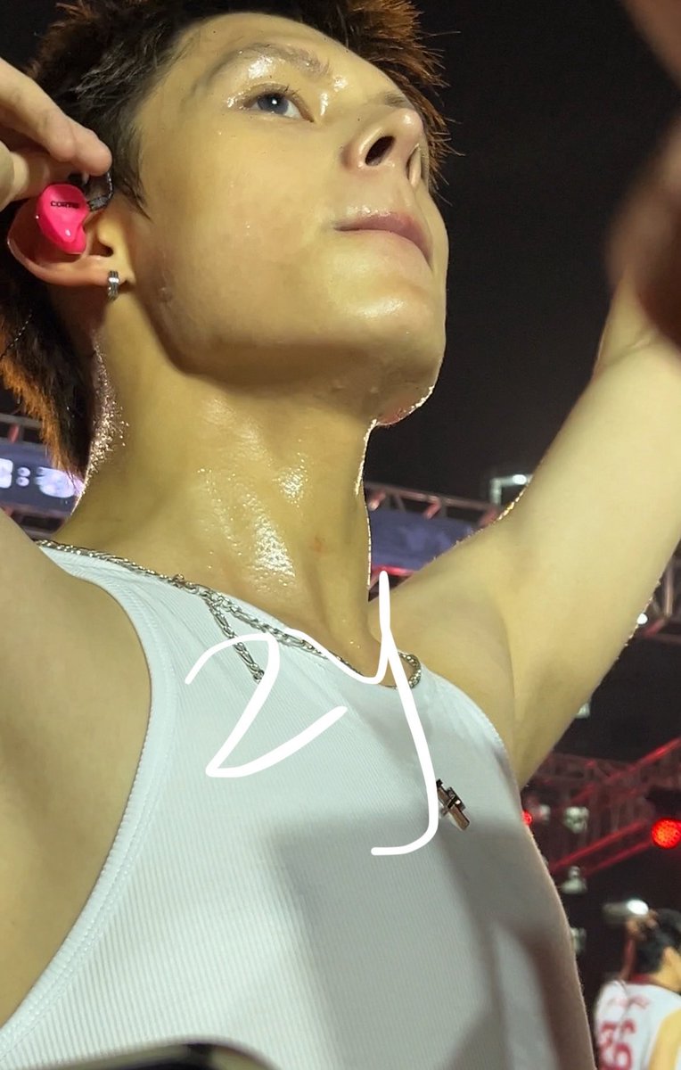 zhaoyufinesheyt's tweet photo. THIS CLOSE ?!?? https://t.co/kcioz9lnaI