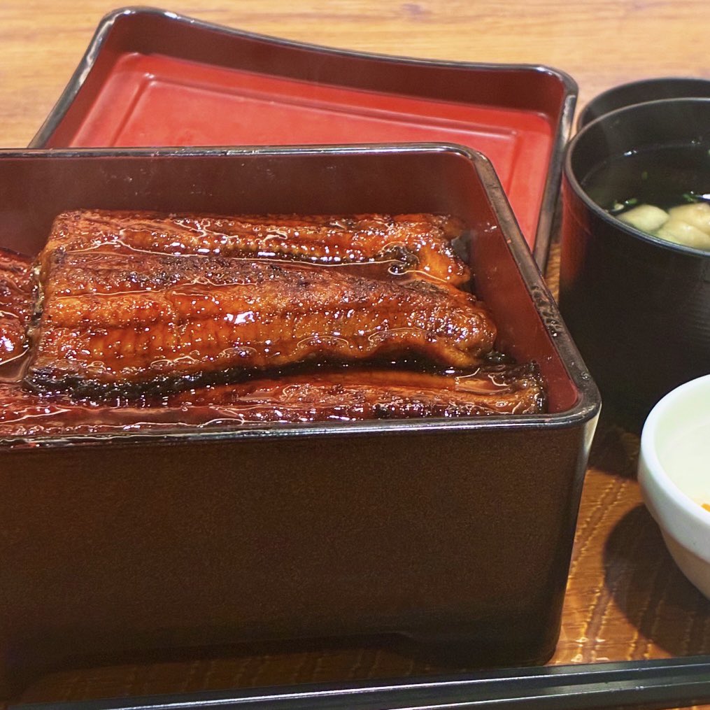 masa_takehiro's tweet photo. 鰻屋さんのいい匂いに苦情がきたら、その人も鰻を食べれば解決なのだ。調香師が増えすぎてから、5月1日で5年でした。 https://t.co/QyOKXi91rf