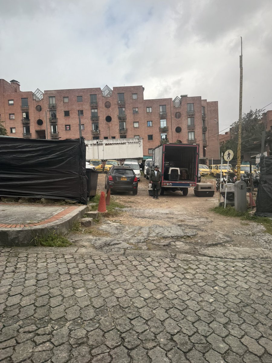vapegi's tweet photo. Ayuda de la autoridades porfis @andreanimalidad @AnimalesBOG @PoliciaBogota https://t.co/9c3IqG4nrq