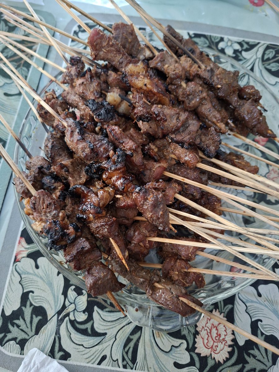 brinapantry's tweet photo. Idul adha pada masak apa nih?
Di rumahku ada
- Sate Kambing + Domba. Pake resep sate marangi nya Devina hermawan (ini approved enak berkali2 idul adha pake resep ini)
- Nasi Kebuli
- Gulai
Sama menu kalo udah pada mabok kambing, mau yg lebih light
- Sate lilit
- Egg roll https://t.co/95xWm05xtn