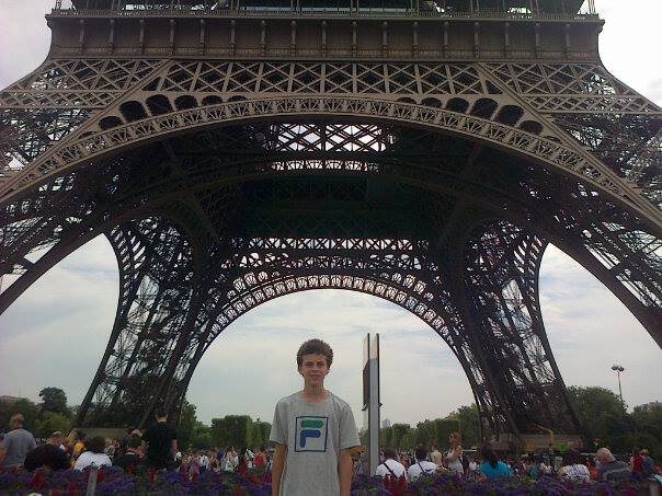 AATenis's tweet photo. Lindo día para pasear por París y dar una vueltita por la Phillipe-Chatrier, no? @jmcerundolo 😎 https://t.co/3H6s7KcyWp