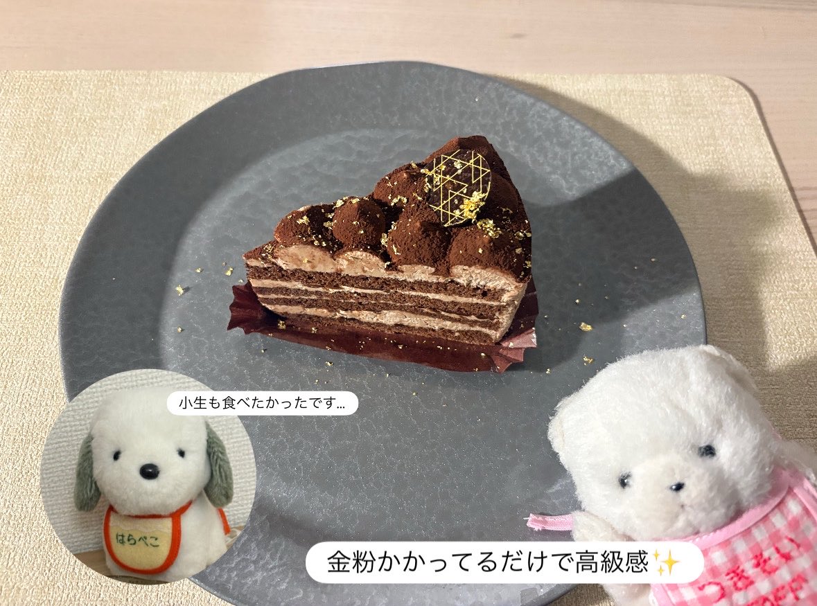 ac0xp's tweet photo. 食用金粉をシャトレーゼのケーキに大量に振り掛けると、超高級チョコケーキに大変身⭐️ https://t.co/EagYKDqrD2