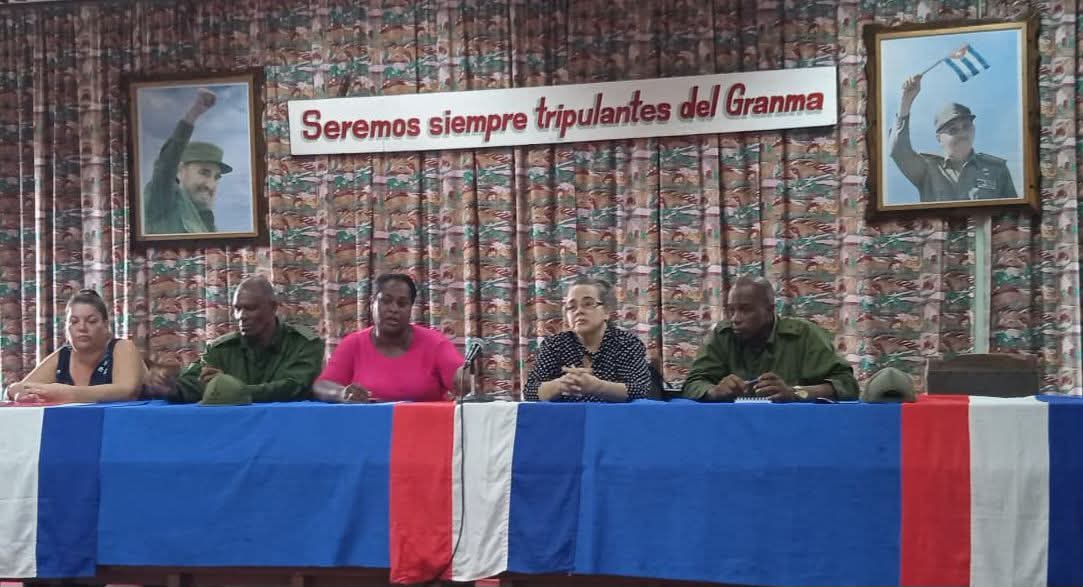 SNTCDPR's tweet photo. El Buró Prov del SNTCD en P. del Río, realiza  plenaria de compromiso inquebrantable con la defensa de la Revolución y el legado de Fidel. Respaldamos con firmeza al General de Ejército Raúl Castro Ruz, ejemplo de dignidad, modestia y lealtad a nuestro pueblo.
#RaúlEsRaúl
#Cuba🇨🇺 https://t.co/C2thQ0TEnJ
