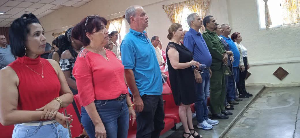SNTCDPR's tweet photo. El Buró Prov del SNTCD en P. del Río, realiza  plenaria de compromiso inquebrantable con la defensa de la Revolución y el legado de Fidel. Respaldamos con firmeza al General de Ejército Raúl Castro Ruz, ejemplo de dignidad, modestia y lealtad a nuestro pueblo.
#RaúlEsRaúl
#Cuba🇨🇺 https://t.co/C2thQ0TEnJ