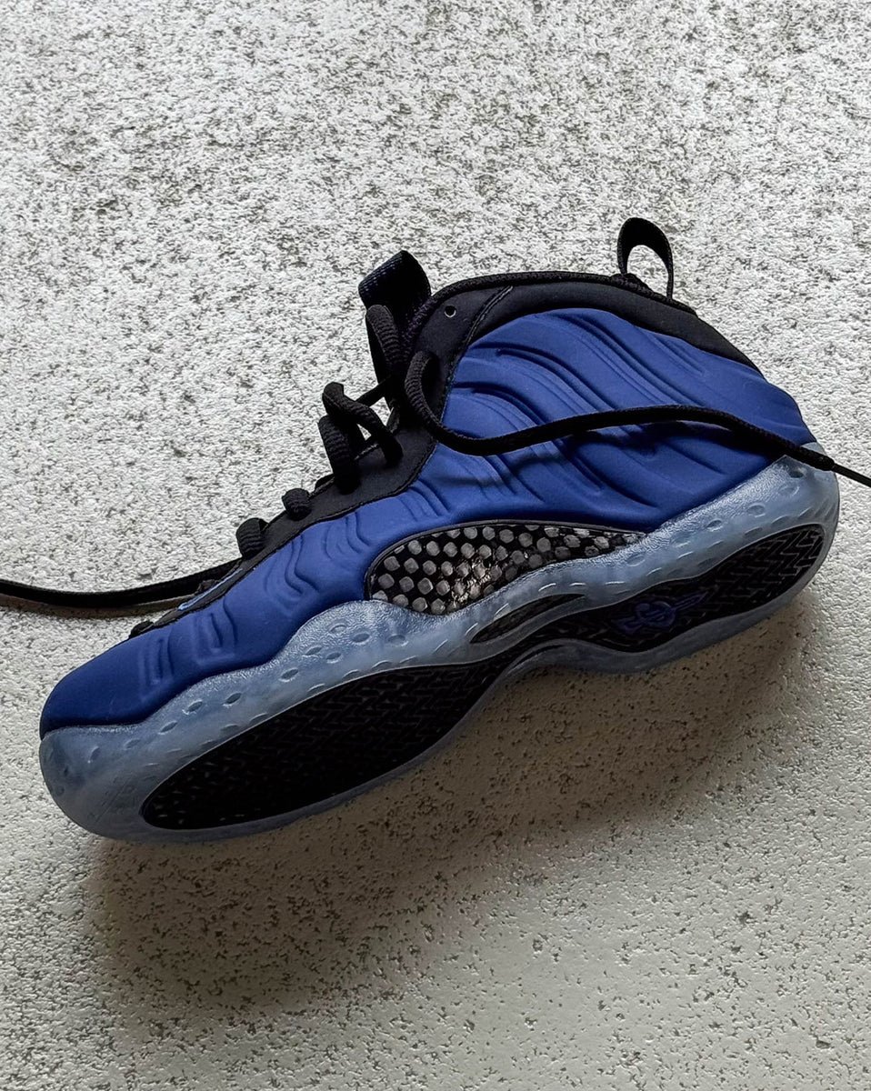 sneakerhuddle's tweet photo. Ad: $141.73 Nike Air Foamposite One 'Deep Royal' at checkout 

https://t.co/sbYxrEvgkv https://t.co/KcwEjDcsUr