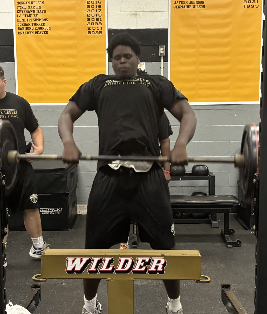 GCGatorFootball's tweet photo. Thursday……..#WeWork @jfordham21 @lee_ttaylor @coachdpadilla @coach_mallard @ShonBay24 @T8KM_academy @CoachDougShaw @RavenelMelvin5 @troyjohnson81 @GCGatorAthletic https://t.co/VITVkvwHV6