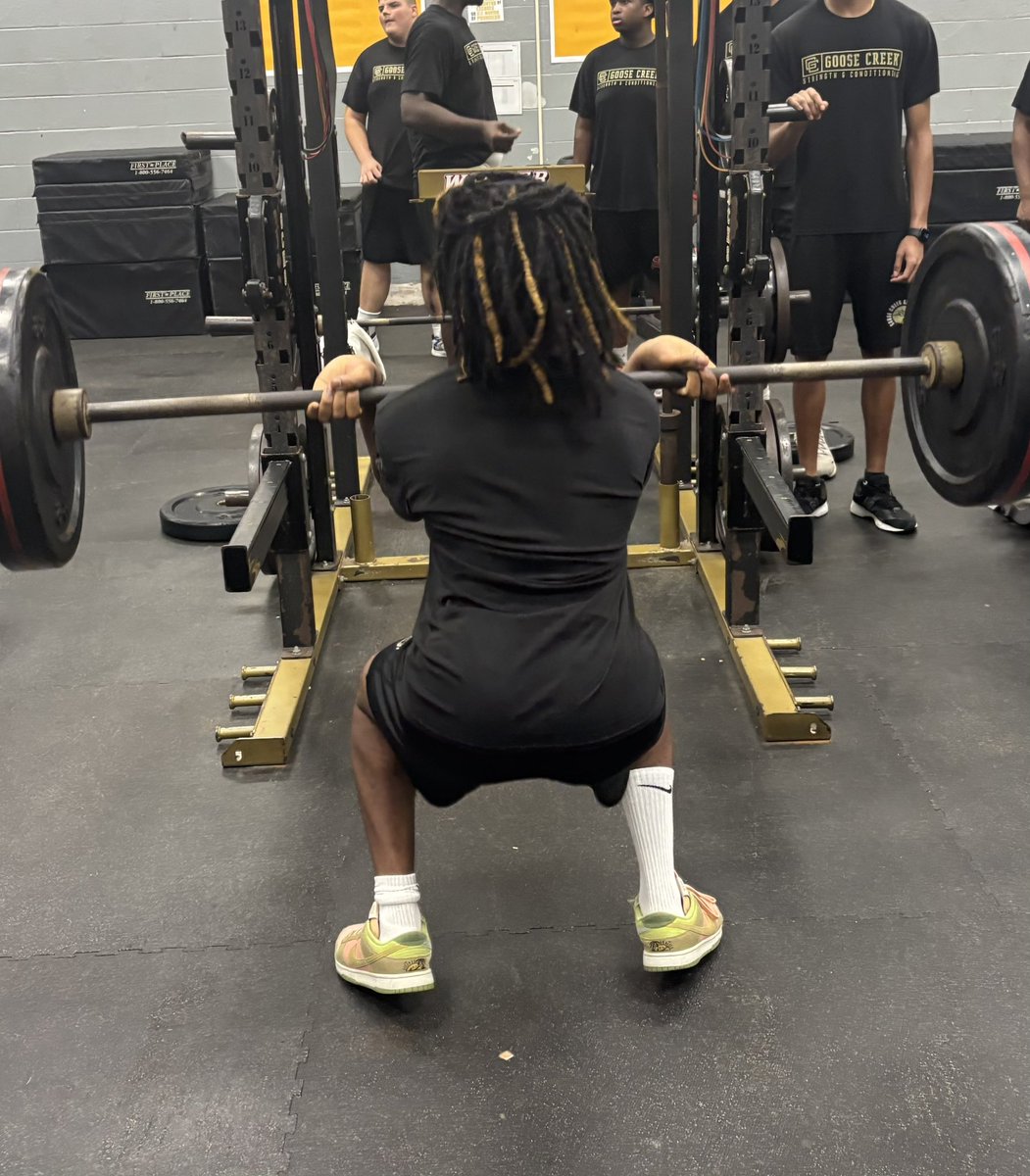 GCGatorFootball's tweet photo. Thursday……..#WeWork @jfordham21 @lee_ttaylor @coachdpadilla @coach_mallard @ShonBay24 @T8KM_academy @CoachDougShaw @RavenelMelvin5 @troyjohnson81 @GCGatorAthletic https://t.co/VITVkvwHV6
