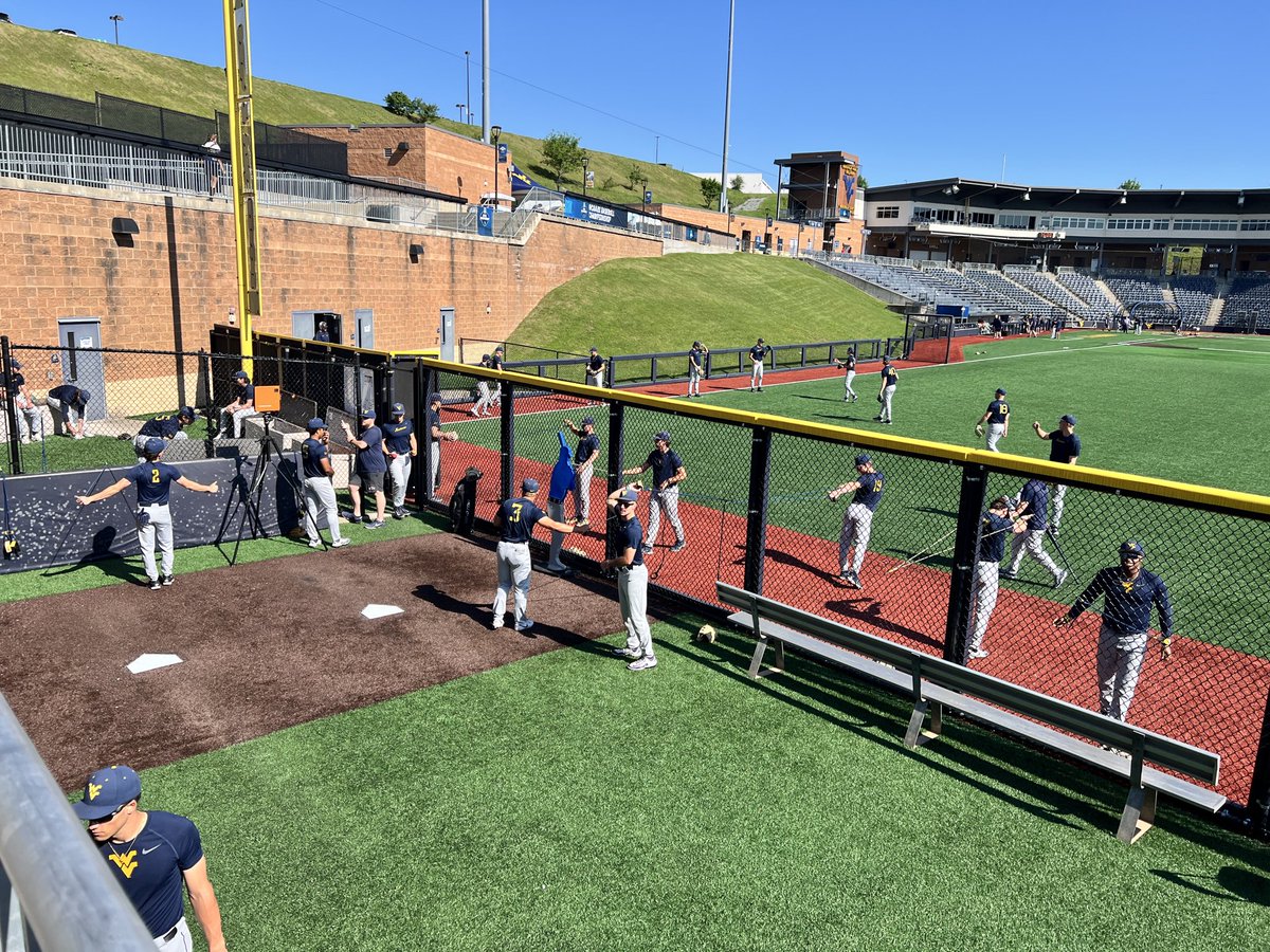 bradhowe07's tweet photo. Beautiful day for an NCAA baseball regional practice https://t.co/VjeuNzp0zK