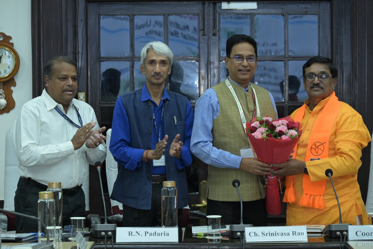 iaripusa1's tweet photo. A group of 42 farmers from Telangana visited ICAR-IARI, New Delhi to gain firsthand exposure to advanced and sustainable agricultural technologies.
@icarindia https://t.co/JhMK6qYpOk
