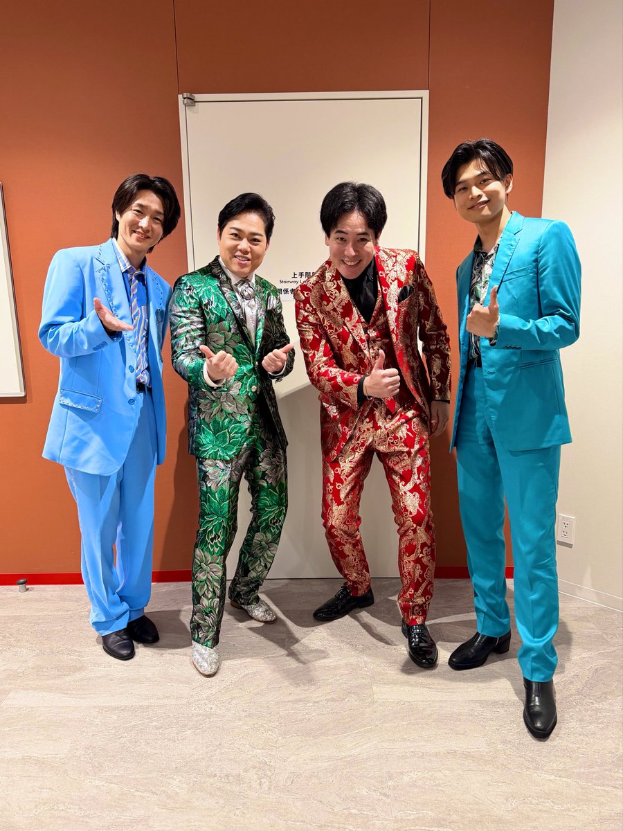 kimura_tetsuji's tweet photo. オツカーレット・サッマー！！
本日は『令和にっぽん！演歌の夢まつり』inぷくおかでございました！！
客席の至る所で燦然と光輝いていた数多の〝青〟と、〝木村徹二〟と〝アイアン〟の文字にどれだけ心が丈夫だったことか！！
我に愛と安心を授けし皆様、お越しいただき誠にありがとうございました♡ https://t.co/Vrt6ExmEpQ