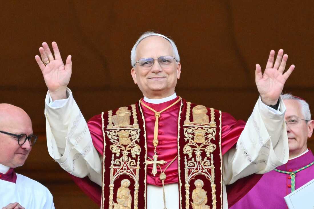 TotalFPS_net's tweet photo. Papst Leo XIV. warnt in einem offiziellen Schreiben vor unkontrollierter KI-Macht großer Tech-Konzerne und zitiert dabei Gandalf aus Herr der Ringe. lol

Er befürchtet, dass KI-getriebener Wandel als unvermeidlich dargestellt wird, ohne demokratische Kontrolle und fordert internationale Regulierung.