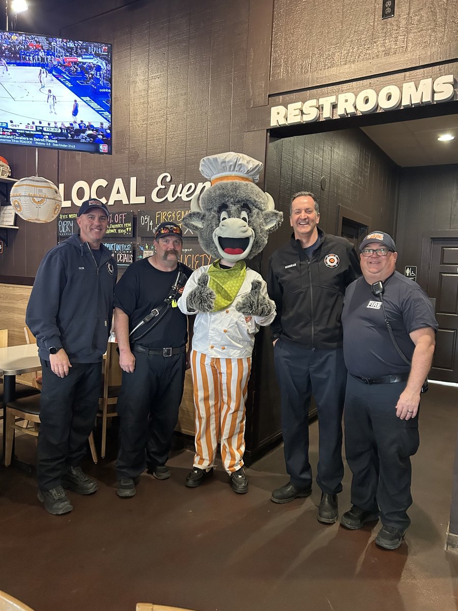 WingsAndRings's tweet photo. These are our favorite kind of photos! Real guests, real good times. Tag us next time and you might just end up here. https://t.co/2hBUKEcsvA