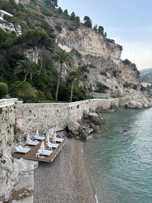 lunecrumbss's tweet photo. mentally i want to be here https://t.co/lDt3JzbXtm