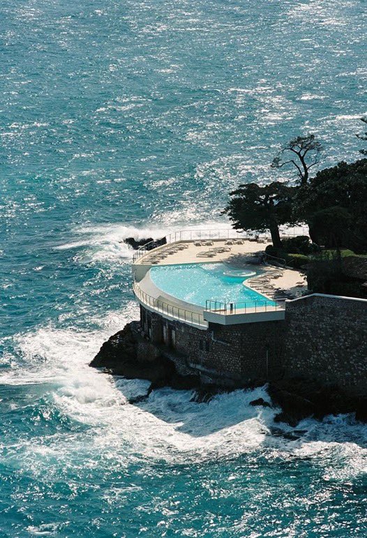 lunecrumbss's tweet photo. mentally i want to be here https://t.co/lDt3JzbXtm