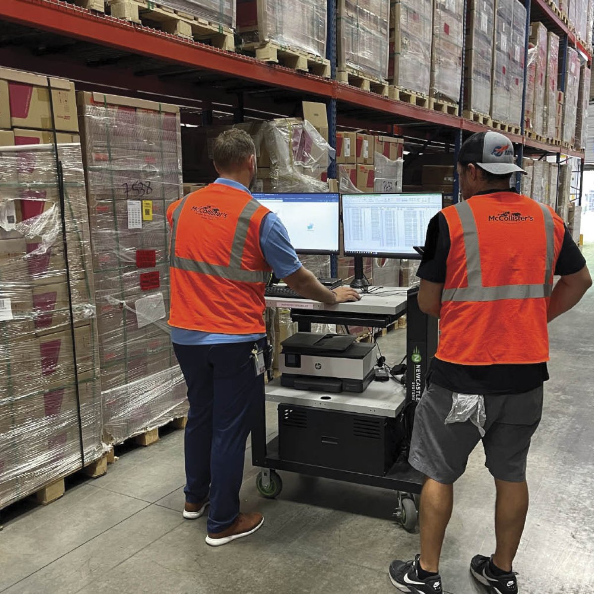 WMHSmag's tweet photo. A #warehouseworker spends most of their day repeating the same five tasks, the exact conditions under which #automation can thrive. By automating repetitive tasks, a #warehouse can solve pressing issues such as reliability and labor shortages. 
Learn more: https://t.co/VsXrV6emDb https://t.co/Ry6gAAT46D