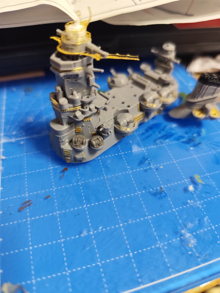 dougrasshopper's tweet photo. 艦NEXTの大和製作中　エッチングパーツ、高角砲の開口、ナノドレッド…効果的だけど神経使うね https://t.co/2ro1XBPKir