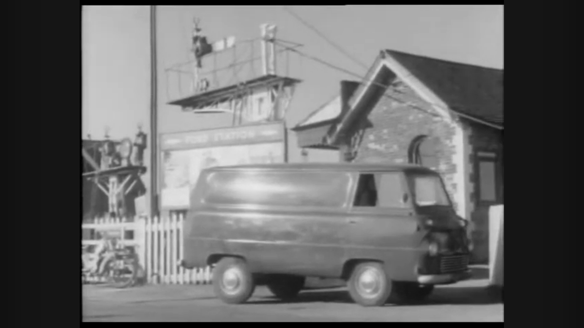 PublicEyeFanAcc's tweet photo. In 'Welcome to Brighton?', after being released from Ford prison, Marker travels to Ford station and takes a train to Brighton from there
I happened to visit Ford station today and here's what it's like now compared with the station in 1969 as seen in the episode... #publiceye https://t.co/h3jQfYRs2f