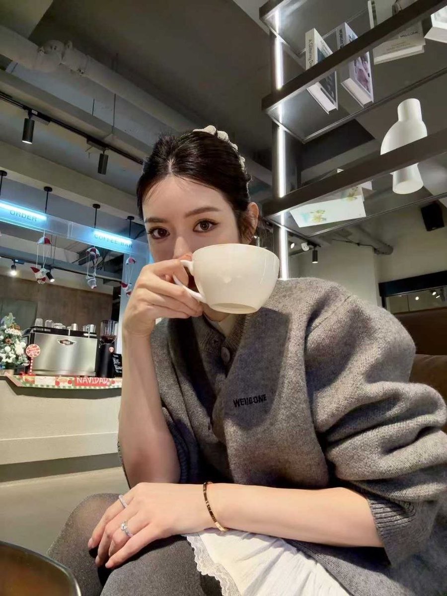 EastAsianGirls's tweet photo. Do you prefer mocha or macchiato? https://t.co/pON6lGJrfs