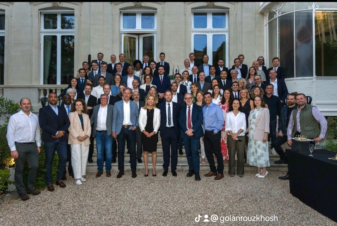 GRKGallery's tweet photo. 10 ans du groupe borea.
Nous étions ravis de participer à cette célébration des 10 ans du groupe. En exclusivité, cet anniversaire faisait également écho à une autre belle histoire de 10 ans, celle du trophée du Meilleur Joueur de Ligue1, créé par l’artiste international GHASS https://t.co/O53lXUxZkw