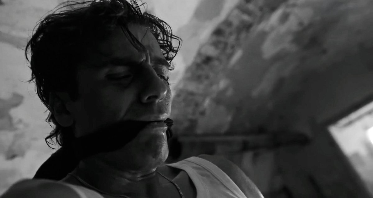 _filmcrave's tweet photo. New look at Oscar Isaac in Julian Schnabel’s ‘IN THE HAND OF DANTE’. 📷 https://t.co/wR0cl8FFfc