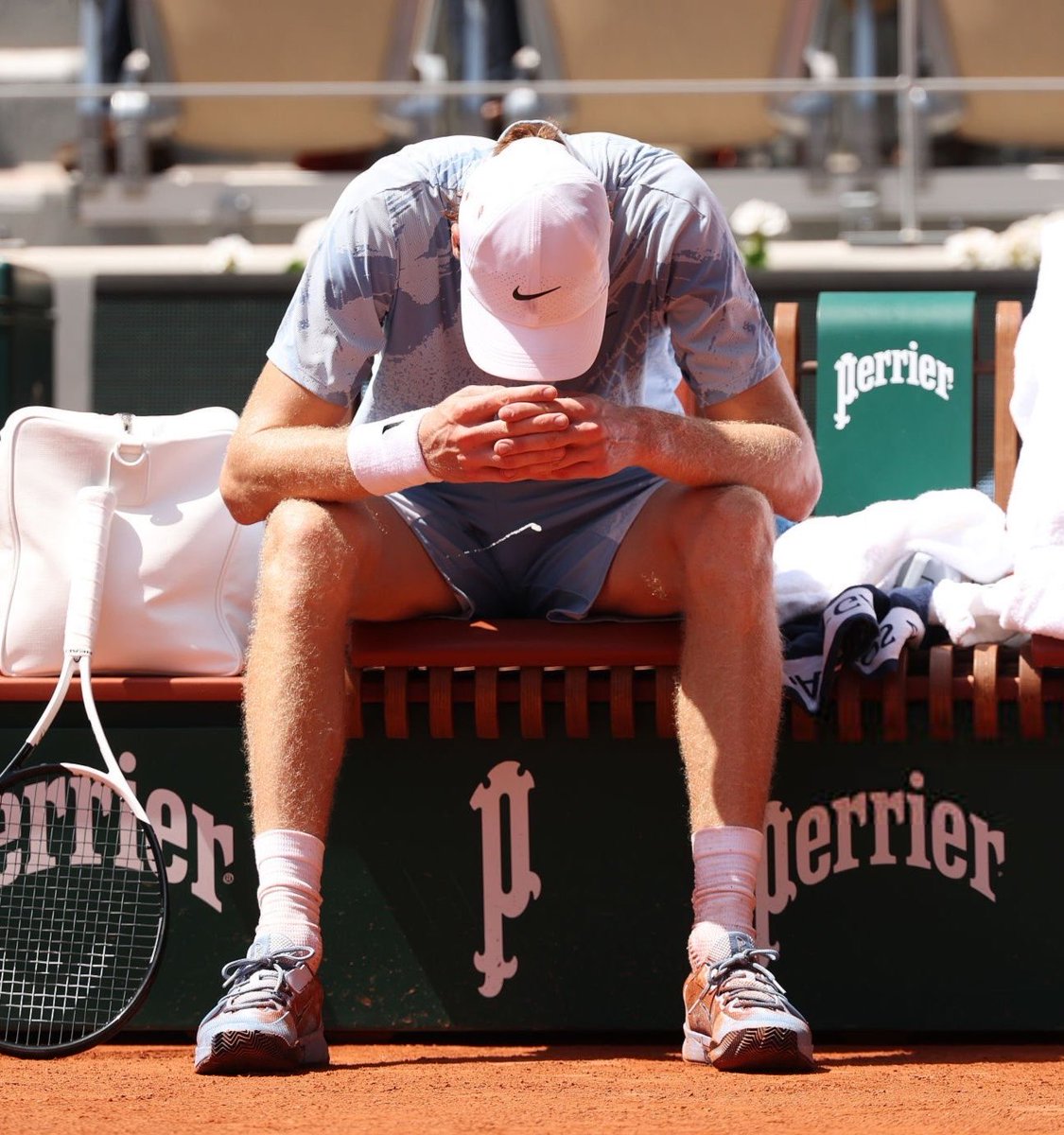 alexiuss11's tweet photo. parigi per favore prima o poi love him back💔 https://t.co/QH9hpLkyPk