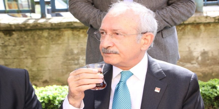 Pardonhaber's tweet photo. 'Özgür Özel’in makamına gönderilen çayların ve grup bünyesindeki harcamaların ayrı ayrı faturalandırılmasını istedi'

Gazeteci Merve Şişman, 

Kılıçdaroğlu’na yakın ekip, Özgür Özel’in makamına gönderilen çayların ve grup bünyesindeki harcamaların ayrı ayrı faturalandırılmasını istedi.

Kılıçdaroğlu’nun ekibi tarafından sadece eski harcamaların değil, bugüne kadar yapılan ikramların da geriye dönük olarak kayıt altına alınması talep edildi.

Uzun yıllardır uygulanan sistemde, parti grupları çay ocaklarına belirli bir ödenek aktarıyor ve grup yönetiminin kullandığı çay-kahve giderleri bu bütçeden karşılanıyor.