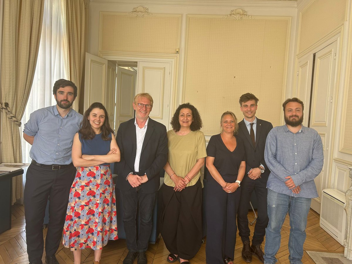Sarah_Kerrich's tweet photo. Très heureuse de retourner en commission permanente du Conseil régional @hautsdefrance à Amiens et d'y être désormais accueillie par @fredfauvet, nouveau maire socialiste. D'Amiens partira une nouvelle impulsion régionale qui nous portera haut ! Bravo à vous ! https://t.co/06N6NrVdK3