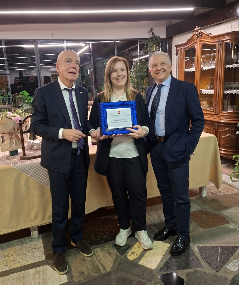 CiroIsidoro's tweet photo. Oggi i miei complimenti vanno alla dott.ssa Alessandra Ferraresi,ricercatrice del laboratorio da me diretto presso #UniUPO, per il premio vinto #Stampaclubcittadinovara
Il suo focus di studio e' stato sui meccanismi molecolari e sul ruolo del microambiente tumorale sulla recidiva https://t.co/uKqL3l8HcI