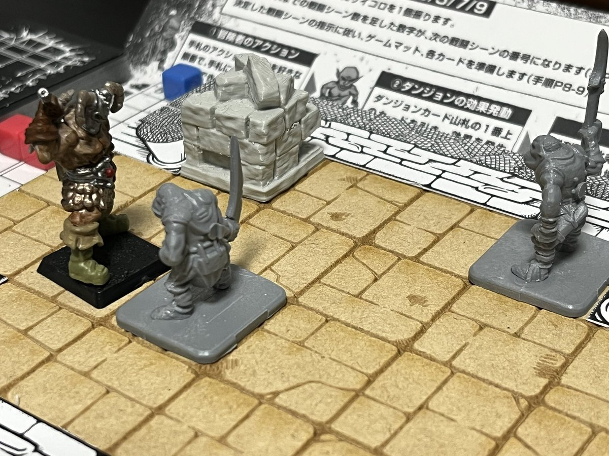 zozon705's tweet photo. NSminiatures(@miniature_n )さんのミニダンジョンが届いたのでプレイ。チュートリアルが分かり易い。攻撃を受けないよう慎重に進みたいところ。バーバリアンのミニチュアだと流石に古参の冒険者っぽい。 https://t.co/hiubkC6SLQ