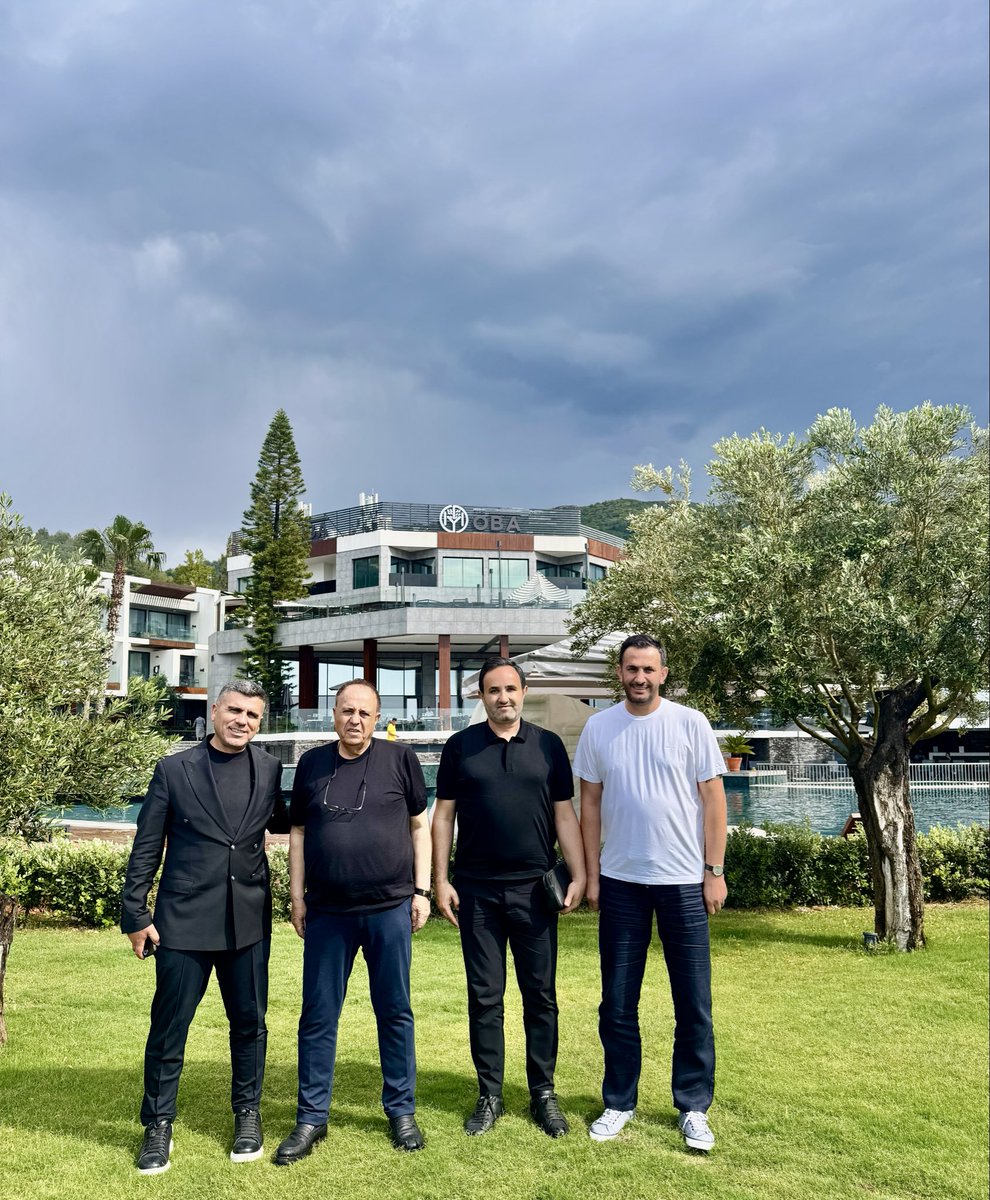 zahirkandas's tweet photo. Bugün Ege’nin güzel ilçelerindeyiz. Yıllardan beri hep söylüyorduk; bölgemiz adına ne yazık ki çok az sayıda büyük şirketimiz, çok az sayıda holdingimiz vardı ve bunun üzüntüsünü yaşıyorduk. Şükürler olsun ki bugün görüyoruz; birçok hemşehrimiz, birçok firmamız Batı’daki illerde çok güzel işler başarmış, önemli yatırımlara imza atmıştır.
Özellikle çok sayıda beş yıldızlı otel projesinin hayata geçirilmesi bizleri bölge insanı olarak büyük bir sevinç ve mutluluk içerisine sokmaktadır. Bugün ziyaret ettiğimiz firmalardan biri olan OBA Otel’in sahipleri Sayın Veysi Azat Erol Azat  ve kıymetli kardeşlerini de yürekten tebrik ediyorum. Bodrum sahilinde çok güzel bir eser, çok değerli bir proje ortaya koymuşlar.
Yüce Rabbim, bu tür firmalarımızın ve iş insanlarımızın sayılarını artırsın inşallah. Kendilerini gönülden kutluyor, yaptıkları yatırımların hayırlara vesile olmasını diliyorum.