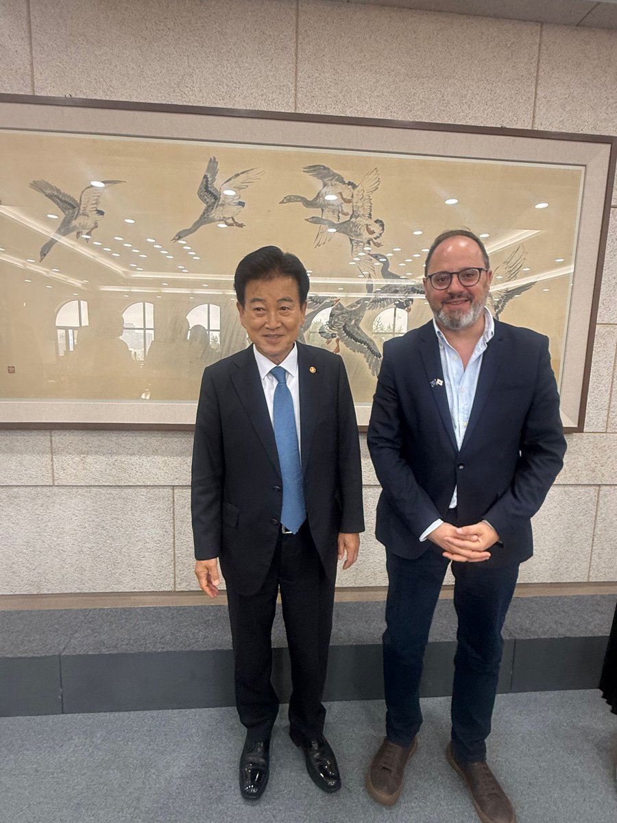 ep_diplomacy's tweet photo. 🇪🇺🇰🇷 Exchanges continued in Korea on Day 2 of the @europarl_EN #DKOR mission, with meetings with representatives from the Ministry of Foreign Affairs, the Ministry of Trade, Industry and Energy, and other Korean authorities.
MEPs also visited venues linked to inter-Korean dialogue to learn more about the current dynamics on the Korean Peninsula, and exchanged views with representatives of the European Chamber of Commerce in Seoul.
#parliamentarydiplomacy
@FMChoHyun @cesarluena @danusenerudova @HannaGedin @linagalvezmunoz @jessicapolfjard @JarubasAdam @MattEcke @MChahim @b_goncalvesb @FabriceLeggeri @VPrebilic @MOTIRKoreaEng @MOFAkr_eng