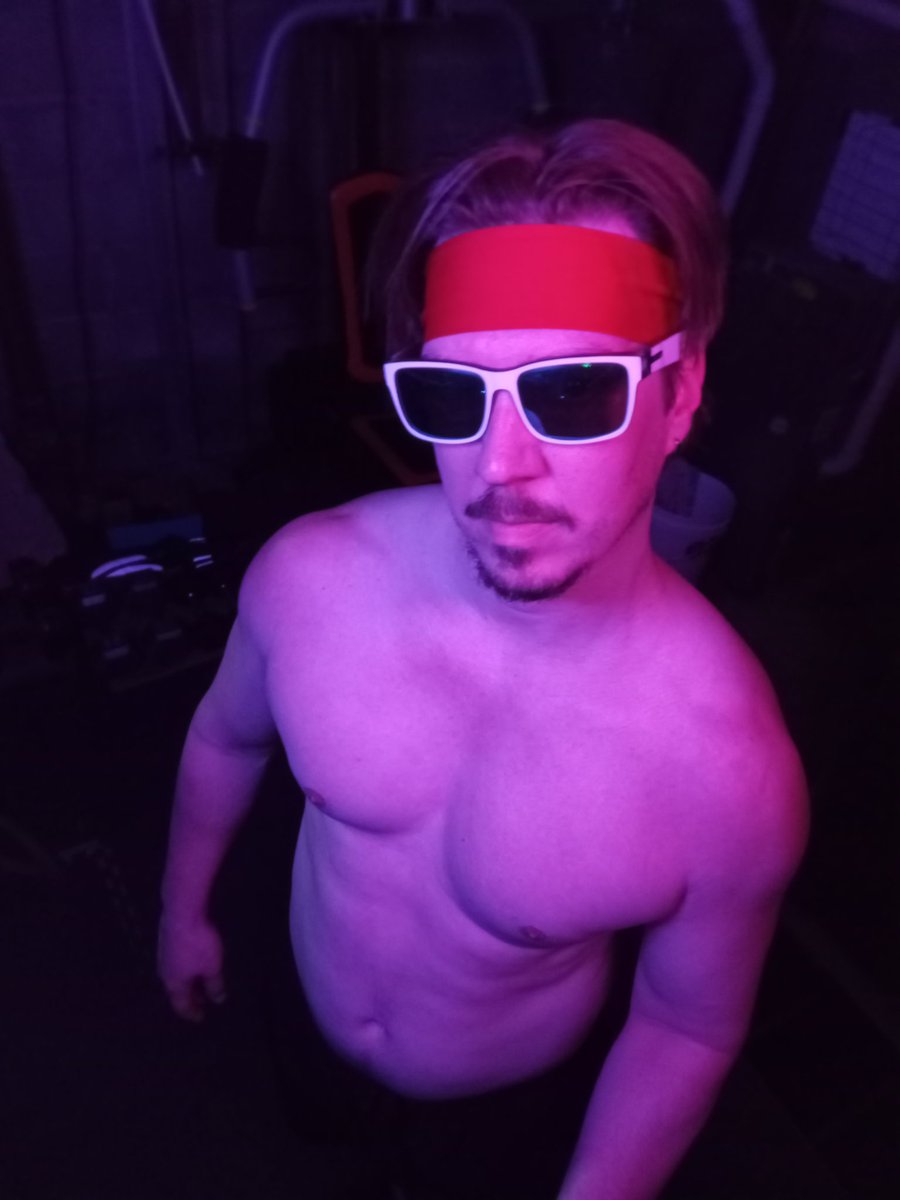 JoeGymbro's tweet photo. 6'1" &amp; 220lbs.   Fighting to lean up a little but I really like cookies 😕 https://t.co/L0n2QbSkuJ