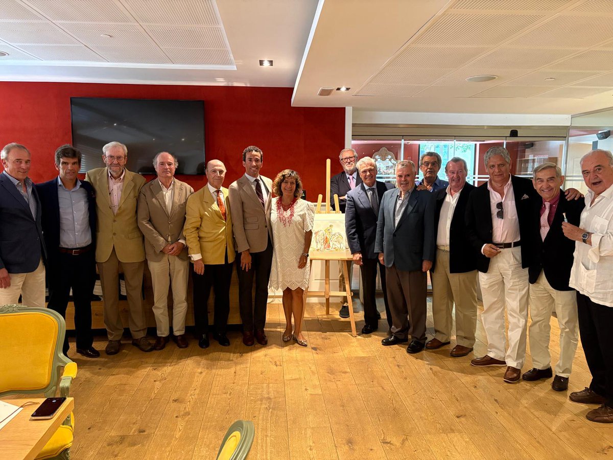 deporteytoro's tweet photo. NOTA DE PRENSA | ✍️ ‹‹David de Miranda recibe en Sevilla el prestigioso premio de la Tertulia Taurina ‘Espartaco’ del Hotel Colón Gran Meliá››
#DeMiranda #notaprensa #sevilla #TertuliaTaurina @DavDeMiranda
➡️ Leer nota de prensa completa:
https://t.co/ivkfzdhVxF https://t.co/KoLCNBhfnk