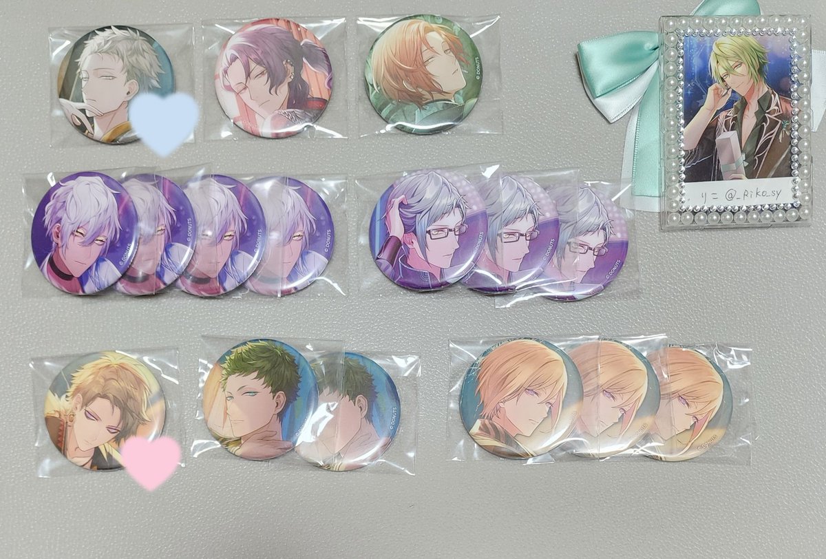 _Riko_sy's tweet photo. 【交換/譲渡】ブラスタ　缶バッジ

譲)画像のもの

求)4枚目同異種リンドウ≫モクレン,銀星 or 500円

◎🩷リンドウとの交換／🩵交換≫譲渡／無印は交換譲渡どちらでも※詳細4枚目
◎郵送、6/26ワンマンお手渡し
◎郵送交換は2点～(執事缶リンドウのみ1点でも可) https://t.co/L0zFhJBWrz
