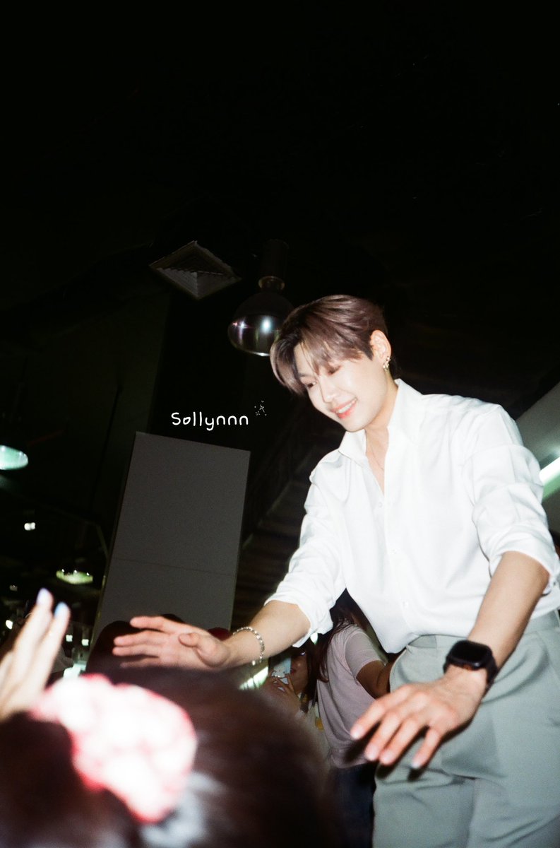 Sollynnn's tweet photo. ได้เวลาเอามาอวดแล้ว  ขอบคุณนะคะที่ทำให้รูปพวกนี้กลายเป็นความทรงจำอันแสนมีค่า 💚🍭 #BounPrem https://t.co/vgkvjL3Oiq