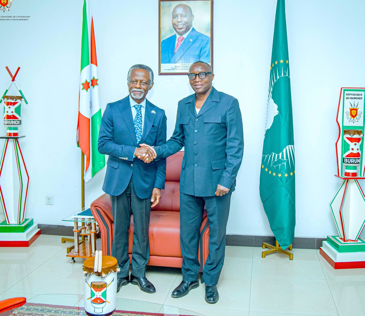 UNOCA_NEWS's tweet photo. #Burundi : A Bujumbura, le Représentant spécial Parfait Onanga  a été reçu en audience, ce 28 mai, par le Ministre des Affaires étrangères, S.E. Edouard Bizimana. Cette rencontre a eu lieu alors que la capitale burundaise accueille la 61e réunion de l'UNSAC. @UNOCA_NEWS  @UNOAU_ https://t.co/9HavYa5u2d