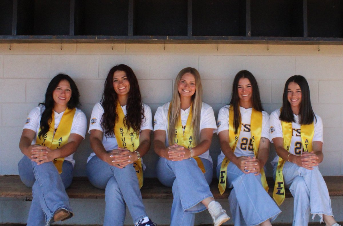 ETSUSoftball's tweet photo. thankful for our five seniors and their contributions to ETSU softball 🫶💙

#GoBucs | #DEEP⚓️ https://t.co/COgMiwBFA8