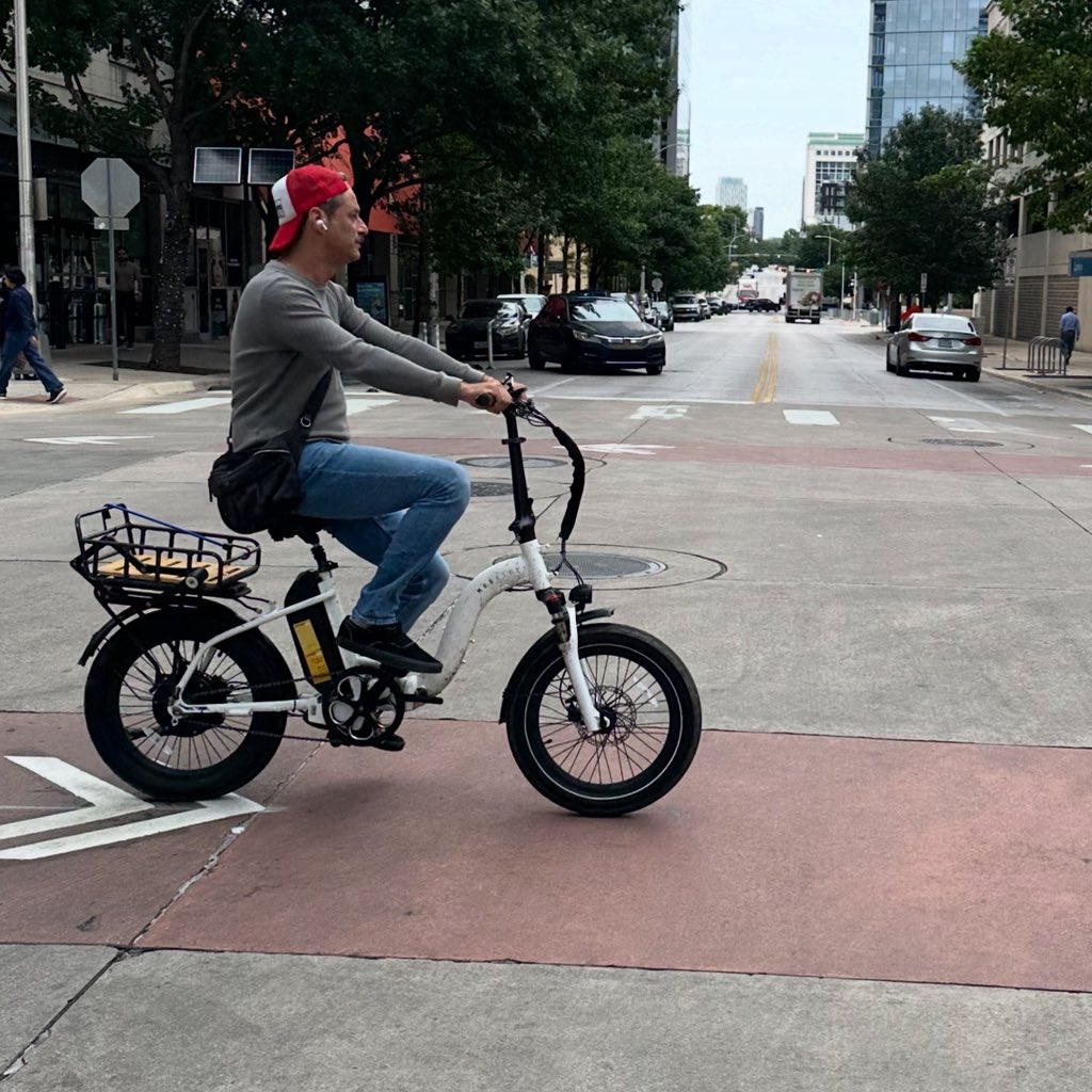 elmachuca's tweet photo. Last day of school. Time to ride bikes. https://t.co/jqPHV7BHue