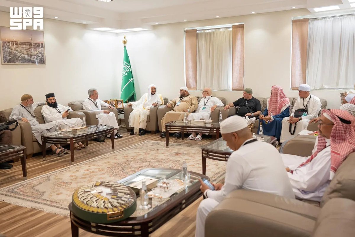 SPAregions's tweet photo. وزير الشؤون الإسلامية يؤكد أهمية الوسطية والاعتدال في لقاء مع علماء ومفتين بمشعر منى.
https://t.co/ReVVoawPpg
#حياكم_الله | #واس_حج47 https://t.co/IjOoWQH6y8