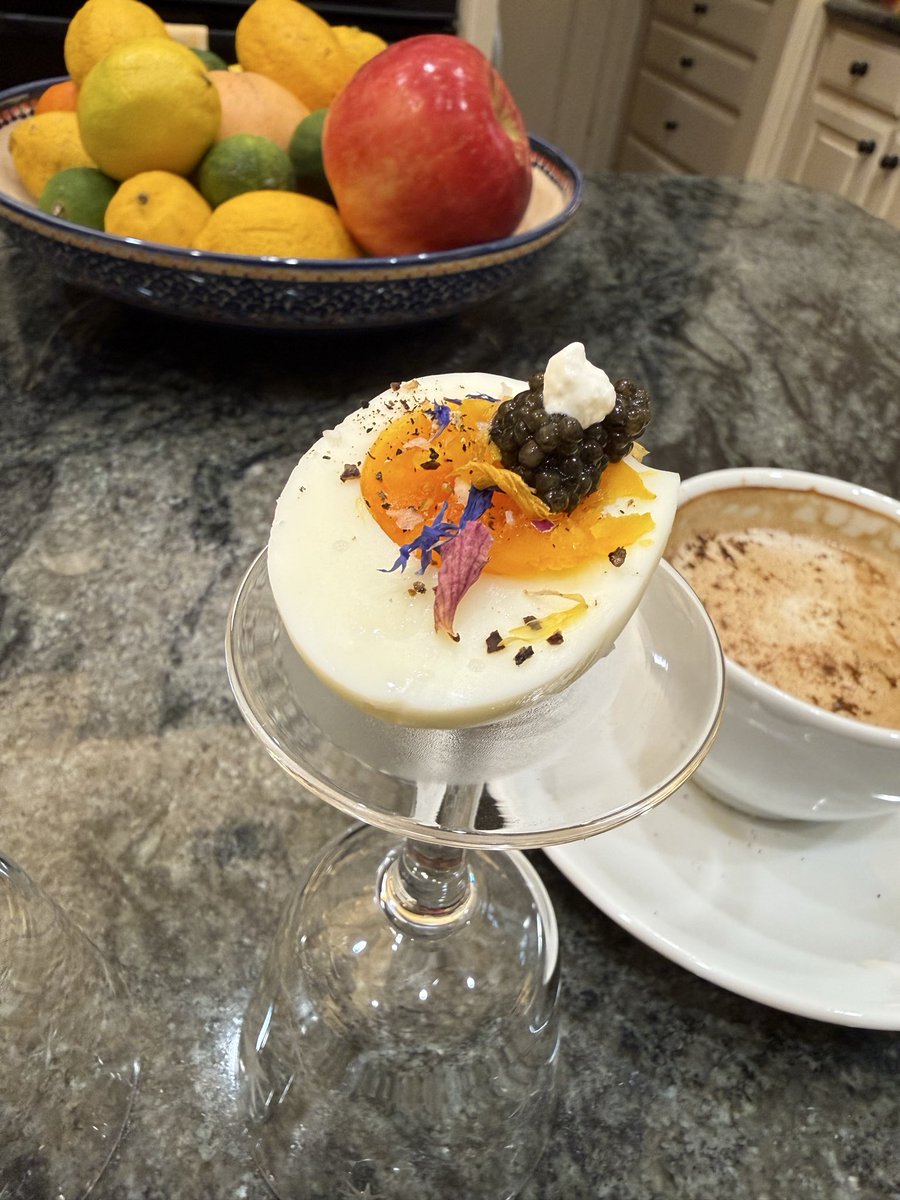 ExecDoctr's tweet photo. “Brunch just got elevated! This perfectly boiled egg is topped with luxurious Ossetra , a dollop of crème fraîche, truffle and finishing salt, and cracked black pepper. Simple ingredients, next-level flavor.”
#ElevatedEgg #caviar https://t.co/sMEt5F41xN