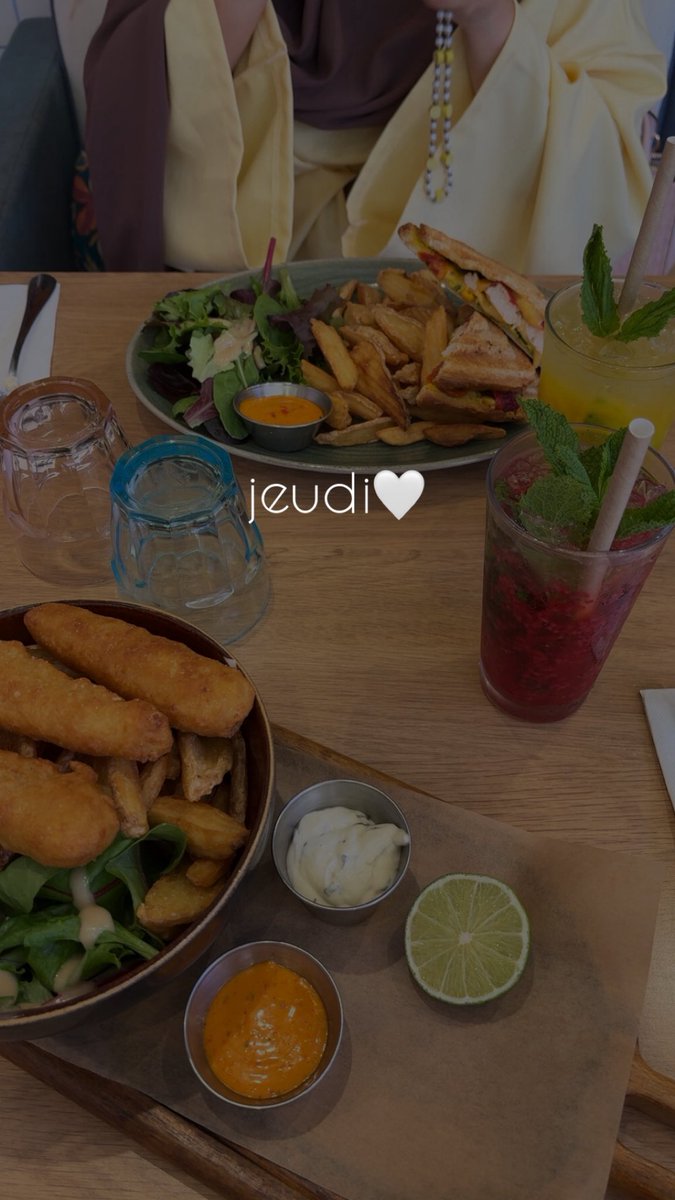 nmys__13's tweet photo. petit date avec ma mutu qui a desac son compte mdrrr 🧡🧡🧡🧡 https://t.co/qwVmsZ1Cif