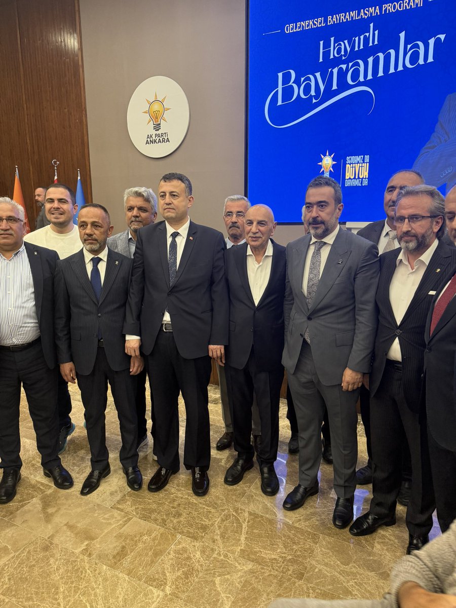turgutaltinok06's tweet photo. AK Parti Ankara İl Teşkilatımızın düzenlediği bayramlaşma programına katılarak kıymetli dava arkadaşlarımız ve teşkilat mensuplarımızla bir araya geldik.

Birlik, beraberlik ve kardeşlik duygularının en güzel şekilde hissedildiği bu anlamlı programda tüm teşkilatımızla bayramlaşmanın mutluluğunu yaşadık.

Rabbim birliğimizi, beraberliğimizi ve muhabbetimizi daim eylesin. Hayırlı bayramlar diliyorum.
@AkpartiAnkara 
@hakanhanozcan