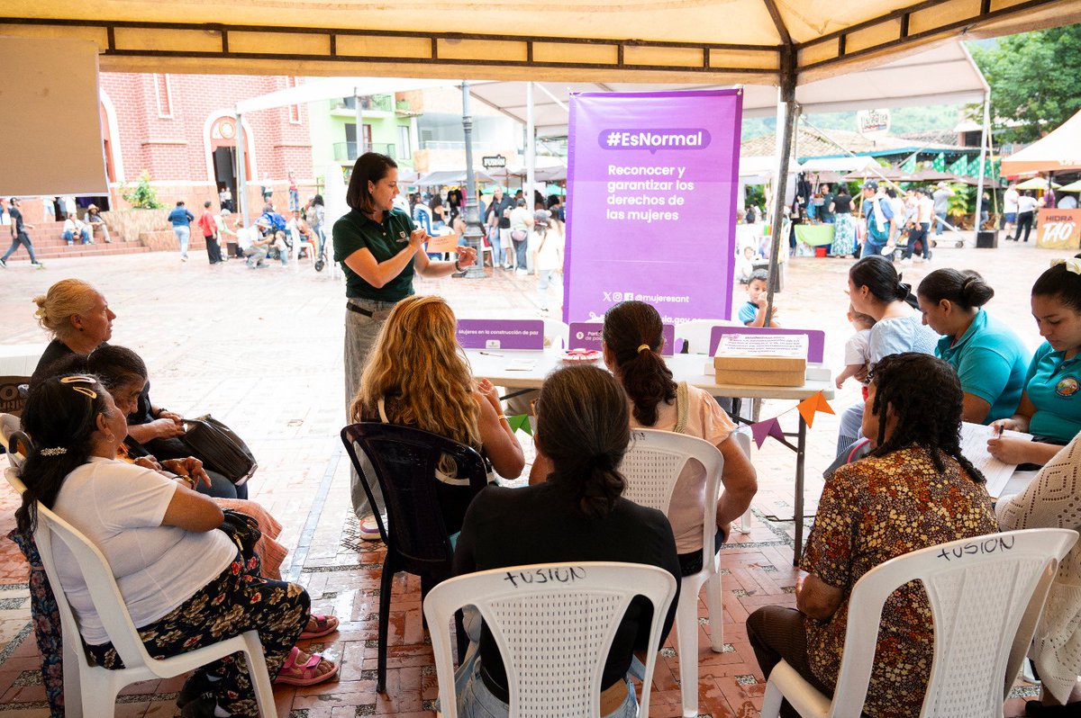 GobAntioquia's tweet photo. En el marco del Día Internacional de Acción por la Salud de las Mujeres, la Secretaría de las Mujeres de Antioquia, en articulación con Profamilia y las administraciones municipales, realiza dos jornadas de salud integral en Caldas y El Carmen de Viboral, con el objetivo de acercar servicios de orientación, prevención y atención para mujeres desde un enfoque de derechos y género.
@MujeresAnt