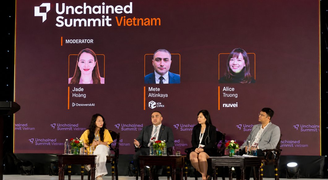 AlSparkResearch's tweet photo. Day 1 Highlights at @UnchainedSummit  Vietnam 🇻🇳 

⚡ Digital asset regulation & market outlook
⚡ AI & blockchain innovation
⚡ Enterprise blockchain adoption
⚡ Tokenization & institutional capital

Big conversations, bold ideas, and the future of digital assets coming together under one roof. Proud to be part of it 🤝