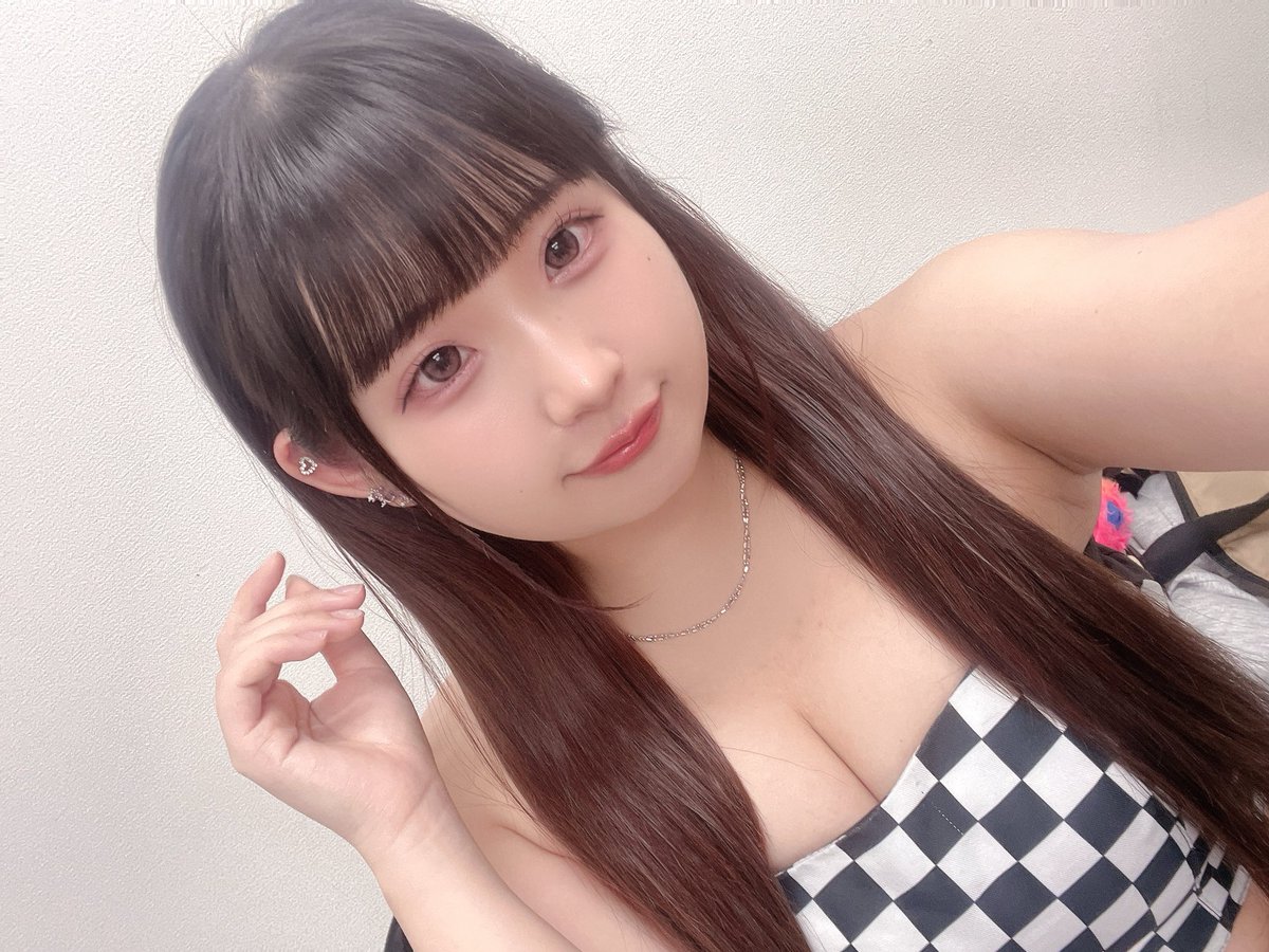 まるまる（感謝）/5 5月28日五反田でのLIVEありがとうございましたꕀ🤍 夜遅い時間なのに来
