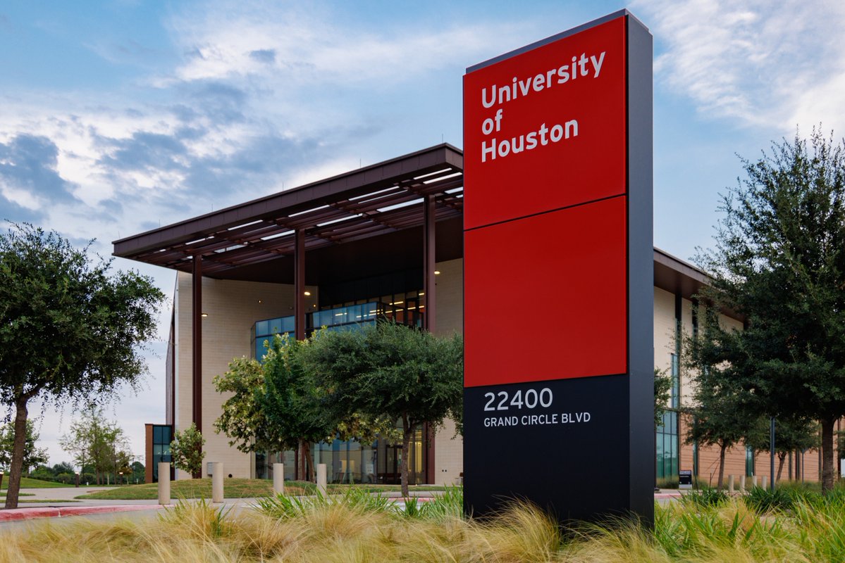 UHEngineering's tweet photo. Built for Katy. Powered by community.

What began in 2008 as a local vision is now UH’s 80,000 sq. ft. Katy Campus—serving engineering &amp; technology students since 2019. 

Big opportunities, right here at home. #GoCoogs 
🔗https://t.co/xw96GW3w8M https://t.co/YmLYRefIDU