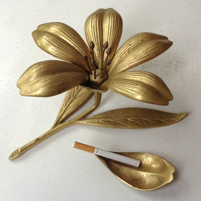 prettiestavenue's tweet photo. vintage gucci mid-century brass flower petal ashtray https://t.co/TdfL8YgaSu