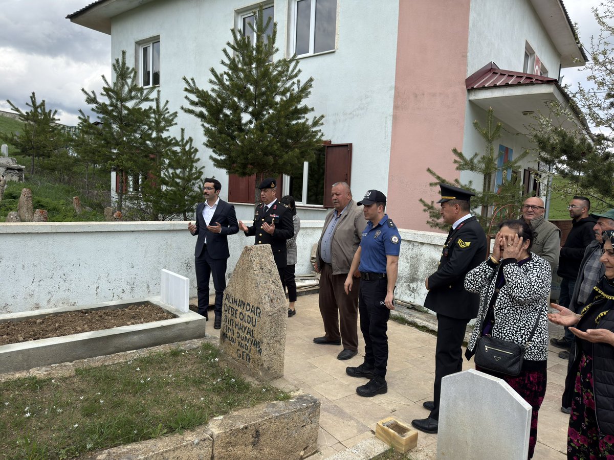 refahiye1's tweet photo. Kaymakamımız, Kurban Bayramı dolayısıyla Şahaloğlu, Kamberağa, Çukurçimen Köyünü ziyaret etti.
https://t.co/tKvSlYF6IJ? https://t.co/g6GzIk7RAj
